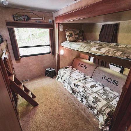 Rv Adventure Roscoe Pet Friendly Hotel Bagian luar foto