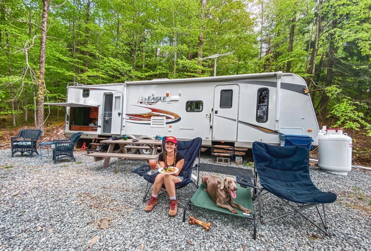 Rv Adventure Roscoe Pet Friendly Hotel Bagian luar foto