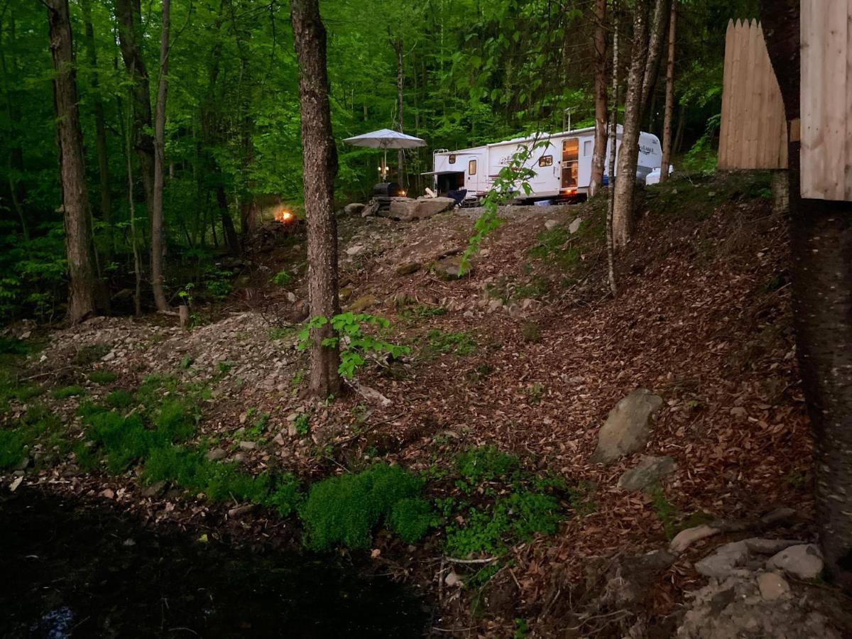 Rv Adventure Roscoe Pet Friendly Hotel Bagian luar foto