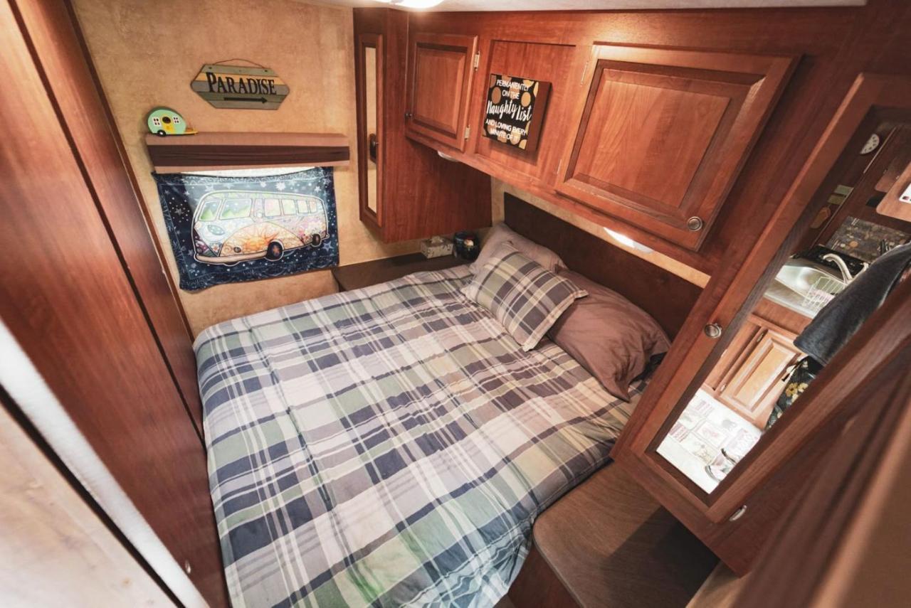 Rv Adventure Roscoe Pet Friendly Hotel Bagian luar foto